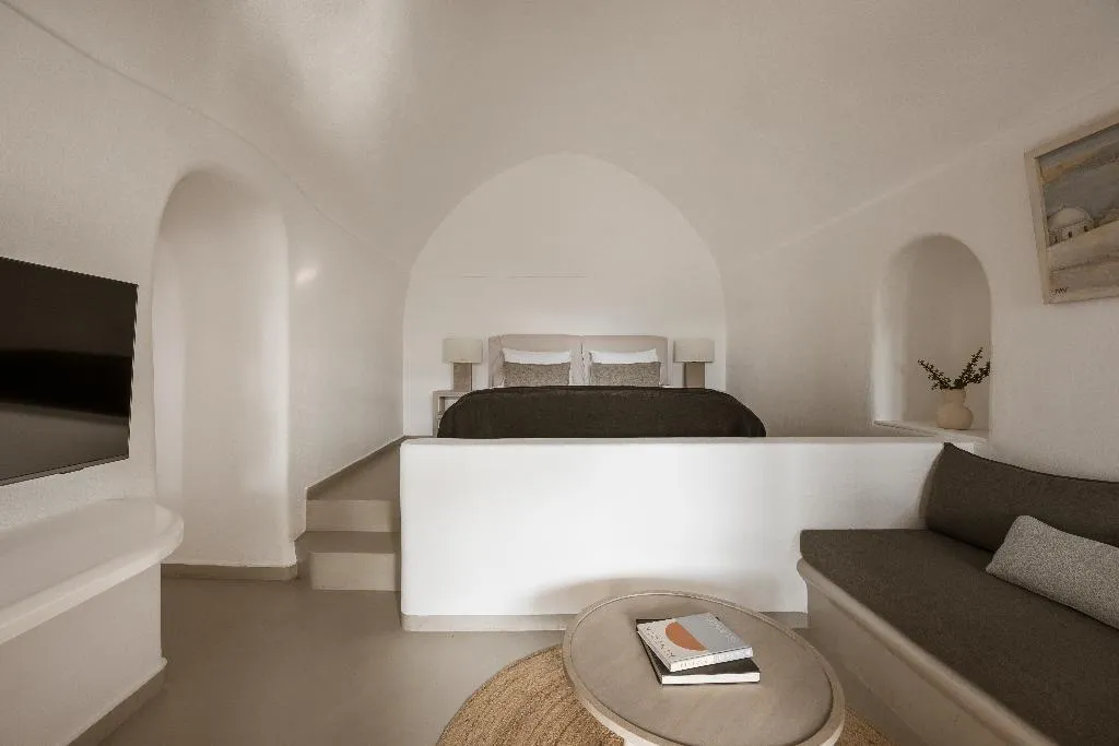 SUITE WITH PRIVATE POOL Room, Aqua Luxury Suites, Santorini