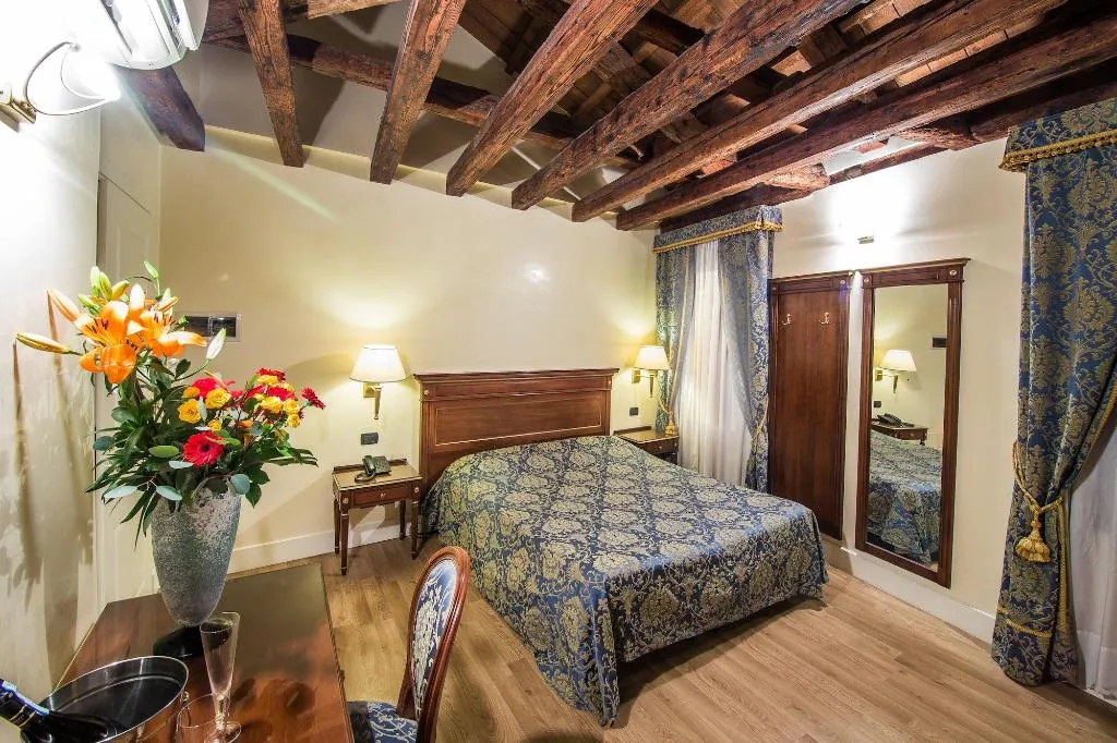 Room, B&B Le Marie, Venice