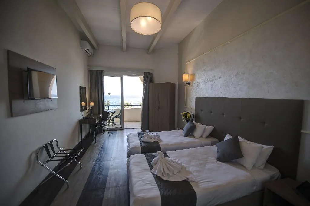 TWIN SEA VIEW Room, Europa Hotel Malta, Malta