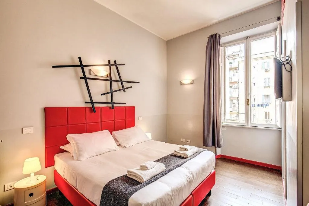 Room, Roma Da Noi, Naples