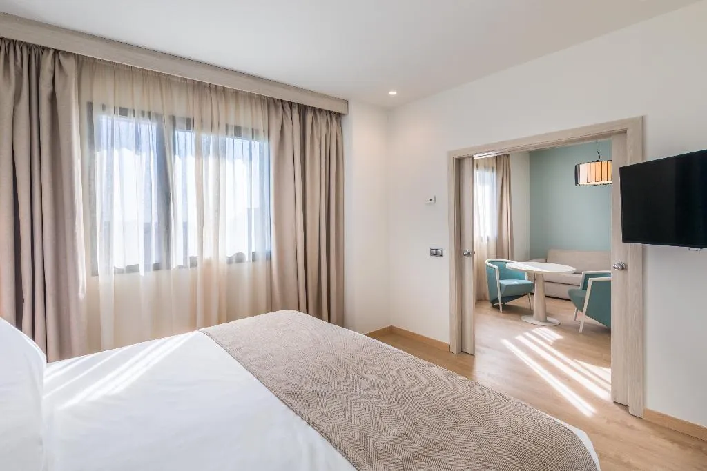 JUNIOR SUITE STANDARD Room, Occidental Sevilla Viapol, Seville