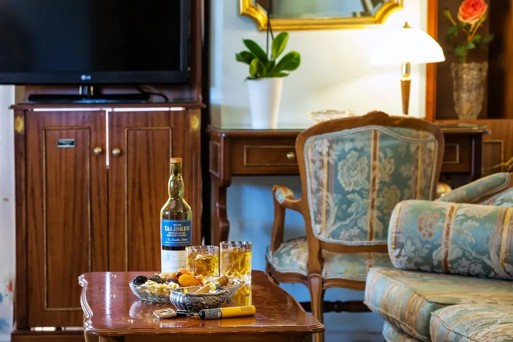 JUNIOR SUITE CITY VIEW Room, Imperial Palace | Classical Hotel Thessaloniki, Halkidiki