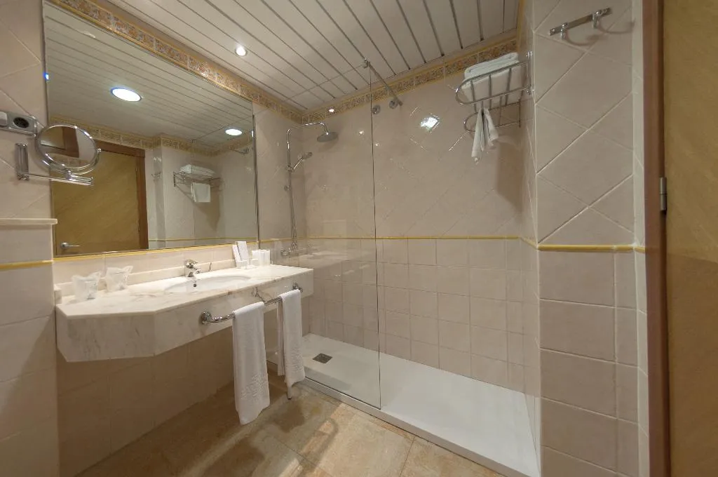 JUNIOR SUITE POOL VIEW Room, Hotel La Laguna Spa & Golf, Costa Blanca