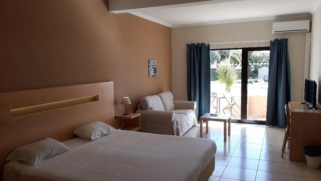 Double or Twin DELUXE POOL VIEW Room, Vilamar, Algarve