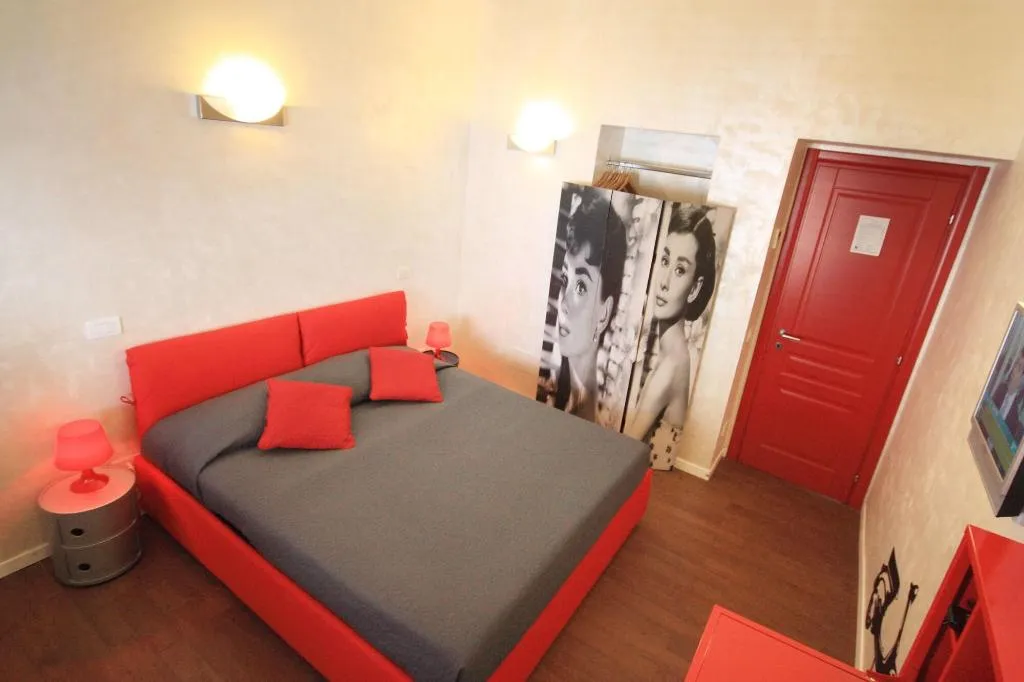 Room, Roma Da Noi, Naples