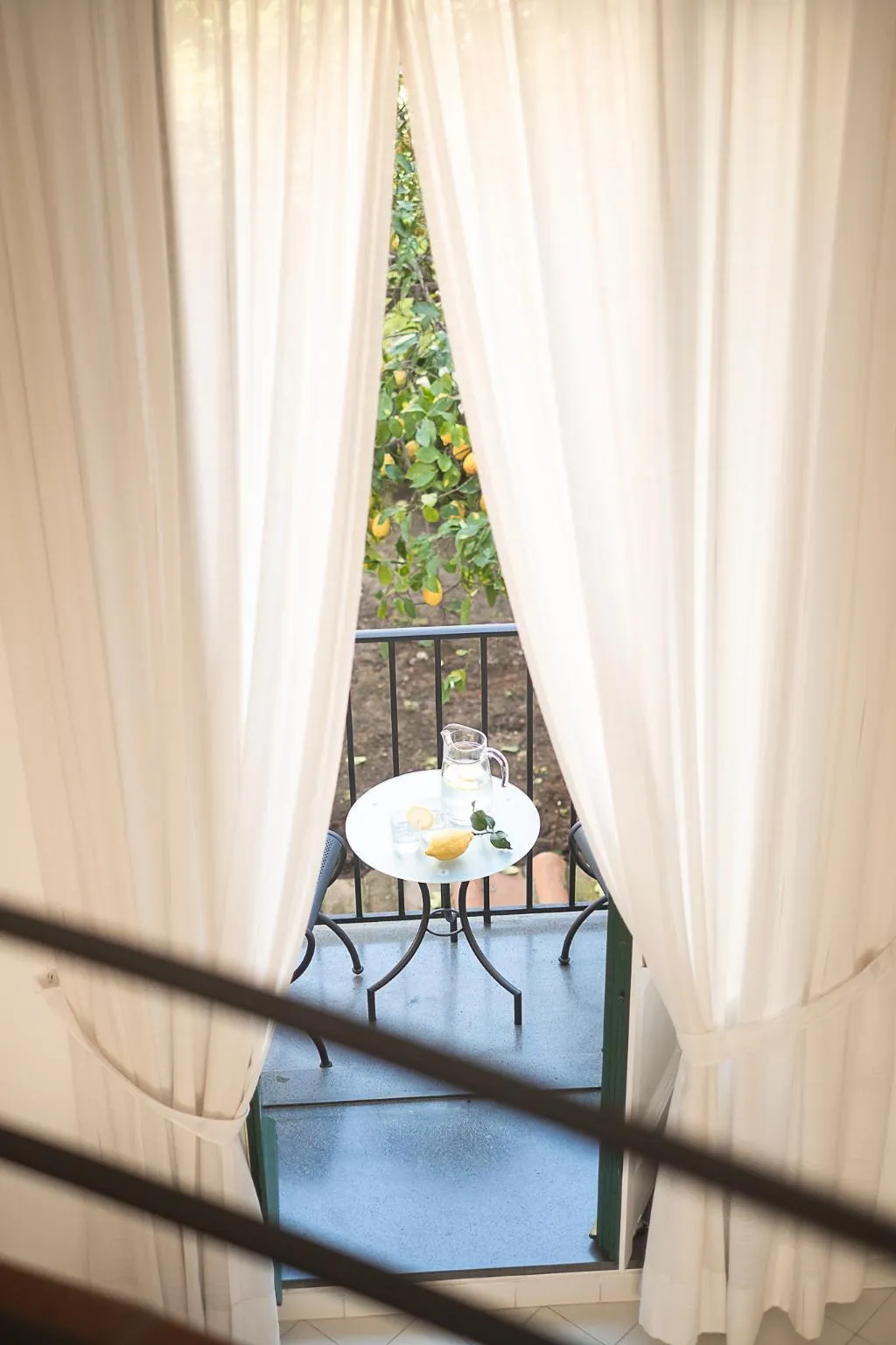 APARTMENT CAPACITY 2 Room, Antico Palazzo Scala, Naples
