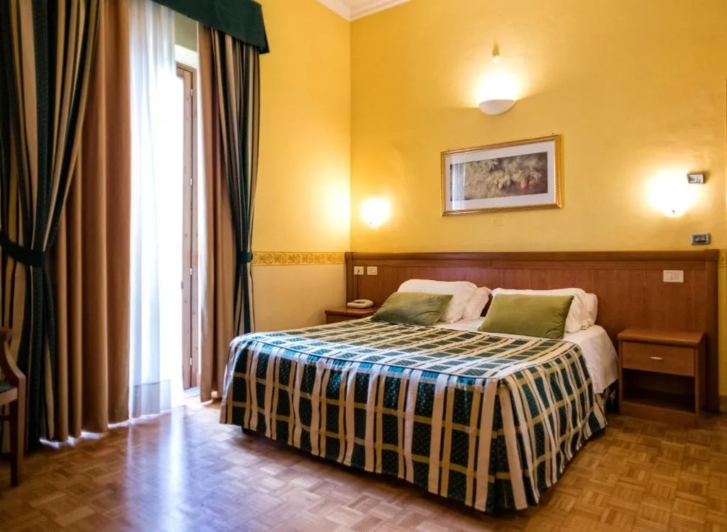 SINGLE STANDARD Room, Grand Hotel Italia, Perugia