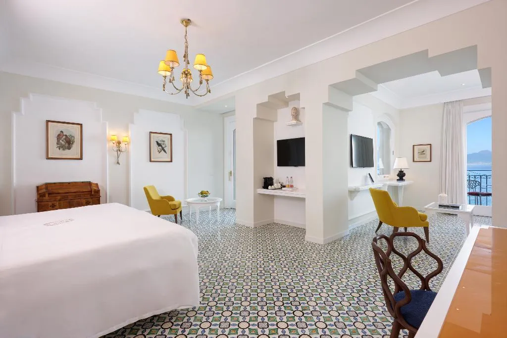 SUITE SEA VIEW WITH TERRACE Room, Grand Hotel Ambasciatori, Naples