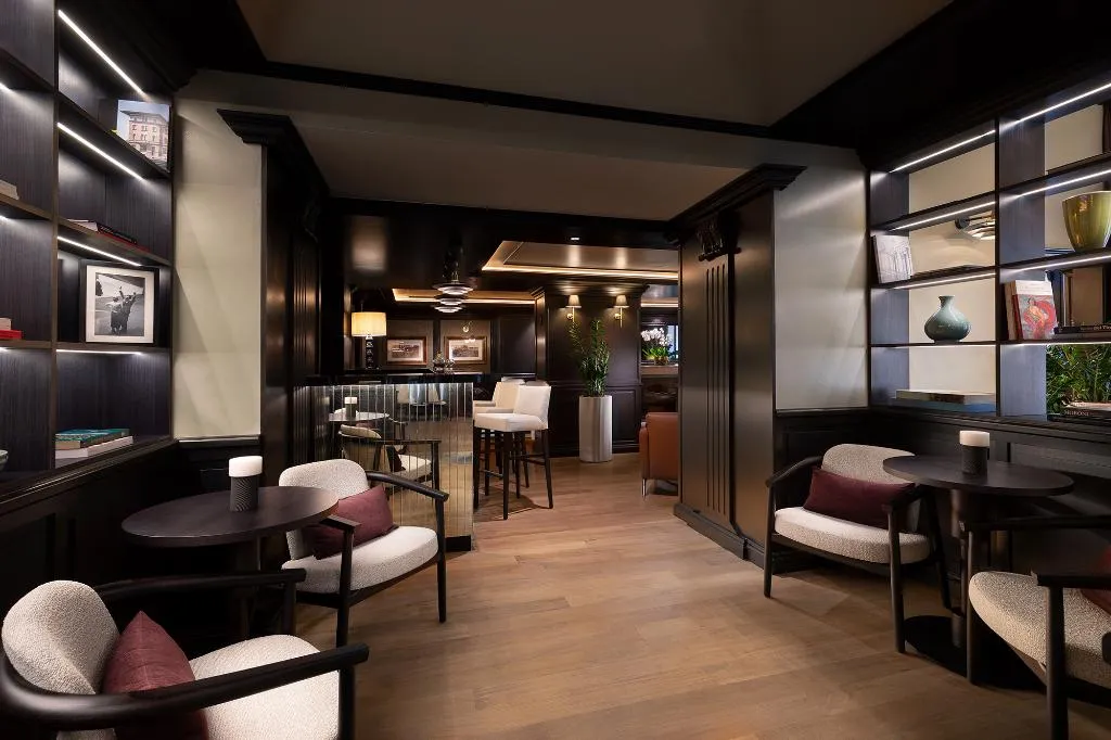 Lobby, Sina De la Ville, Milan