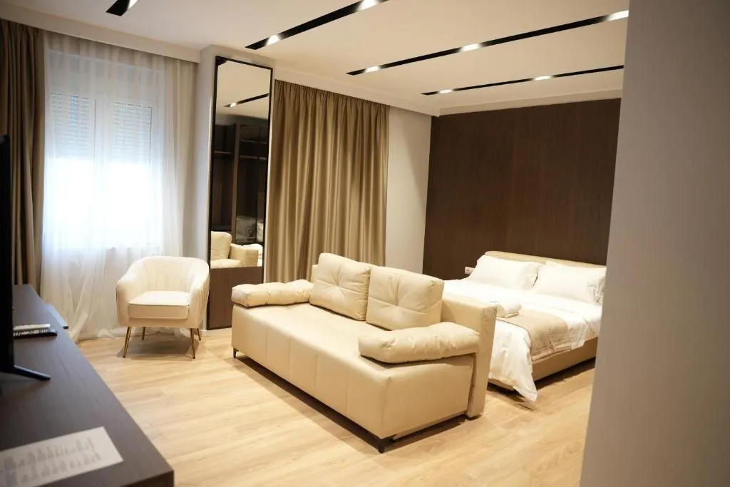 JUNIOR SUITE DELUXE QUEEN BED Room, Aquila "d", Durres