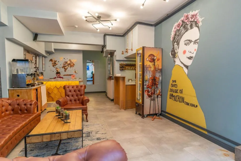 Lobby, Viva La Vita, Izmir