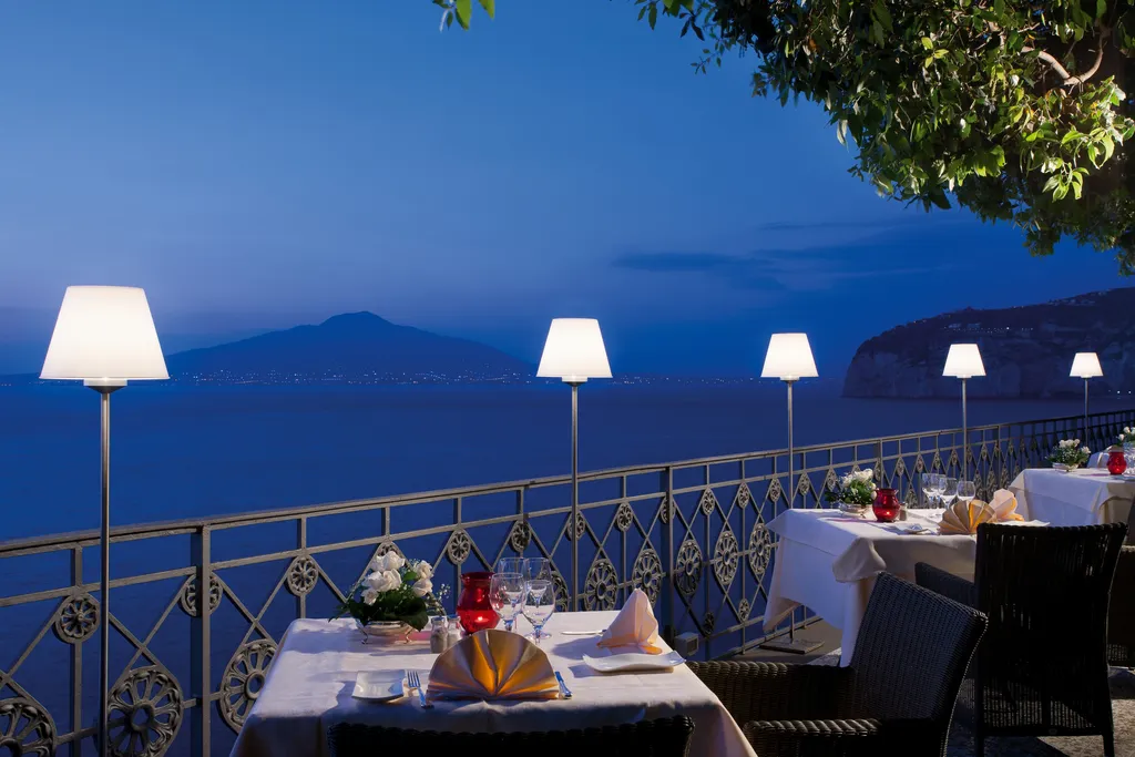 Restaurant, Grand Hotel Ambasciatori, Naples
