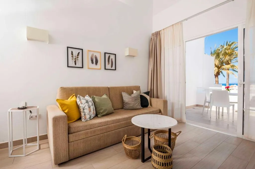 Room, Lagos de Fañabe, Tenerife