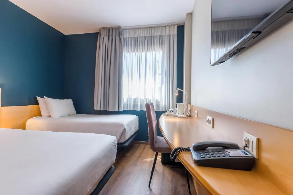 TRIPLE STANDARD Room, Travelodge Madrid Alcala de Henares, Madrid