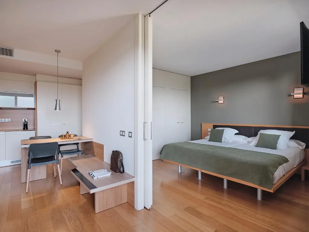 JUNIOR SUITE STANDARD Room, Qgat Suites & Events, Barcelona