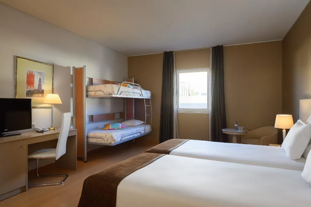 FAMILY ROOM DELUXE Room, TRYP Porto Centro Hotel, Porto