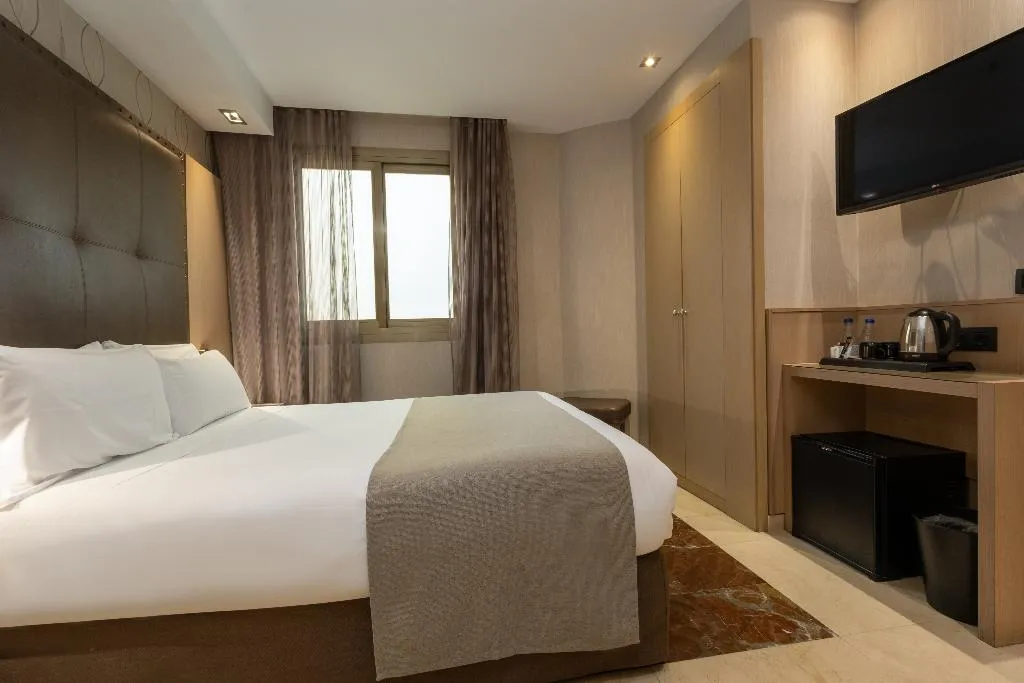 DOUBLE STANDARD Room, Gran Hotel Barcino 4*S, Barcelona