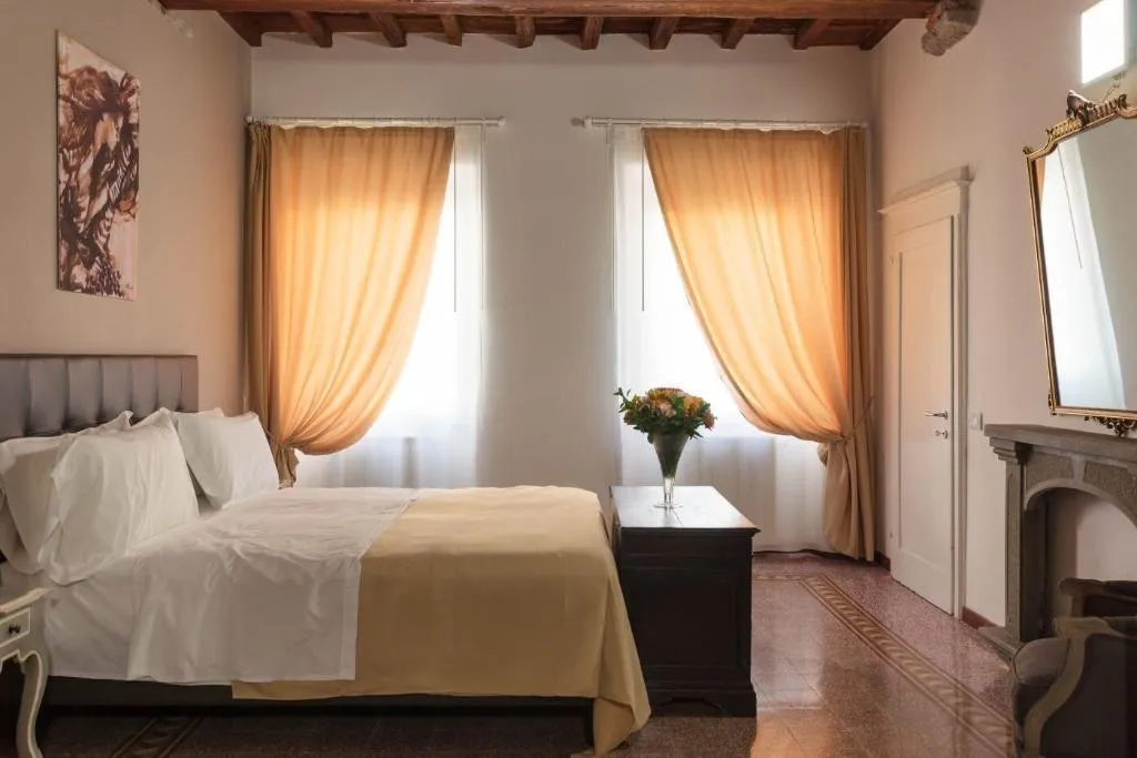 Room, Canto Dei Servi, Florence