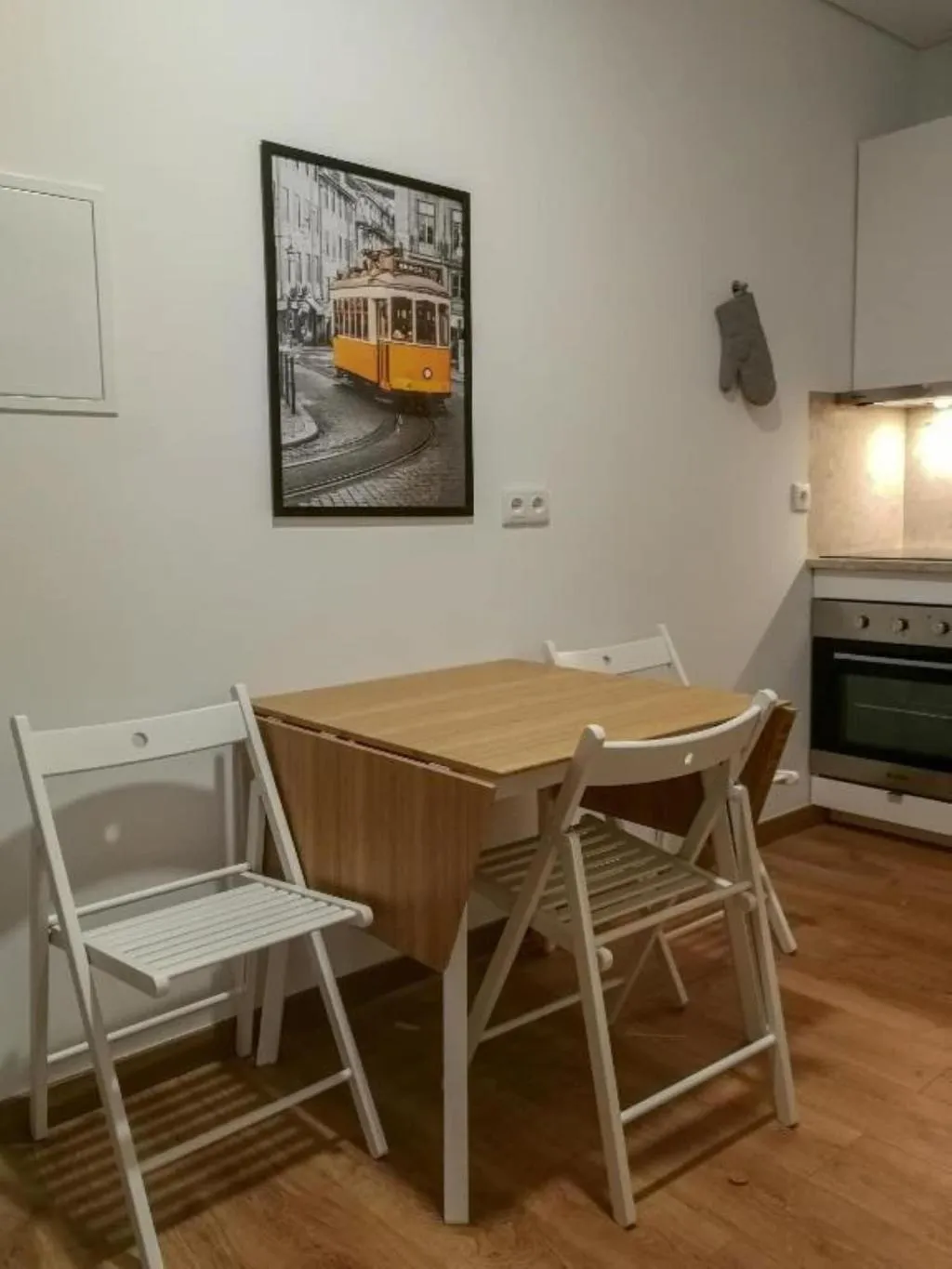 APARTMENT TWO BEDROOMS Room, Castilho 63, Lisbon