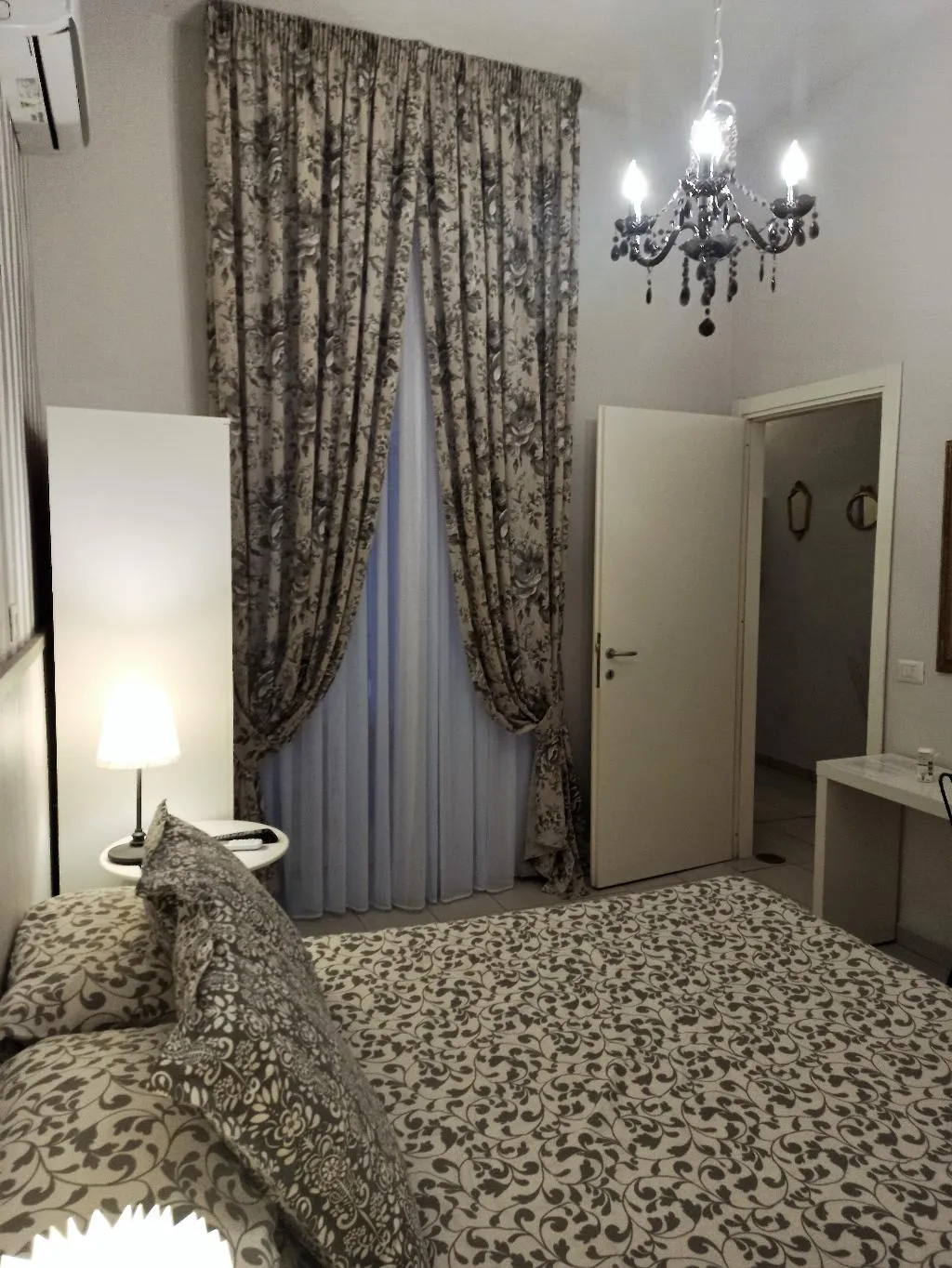 TRIPLE STANDARD Room, B&B Dei Decumani di Napoli, Naples