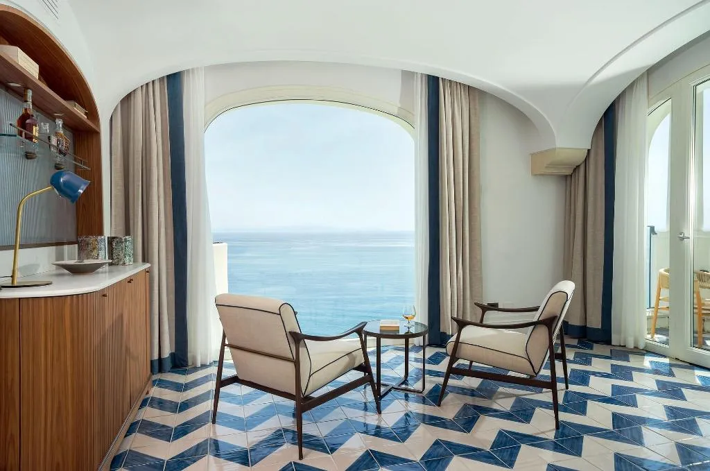 Room, Borgo Santandrea, Naples