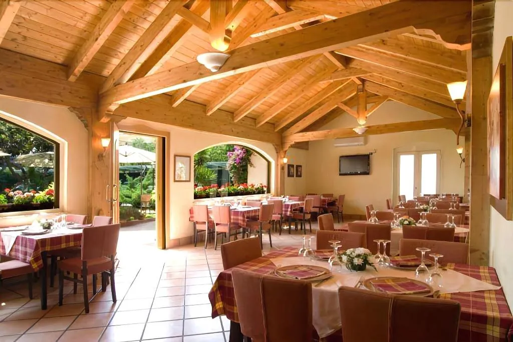 Restaurant, Hotel Mediterraneo, Naples
