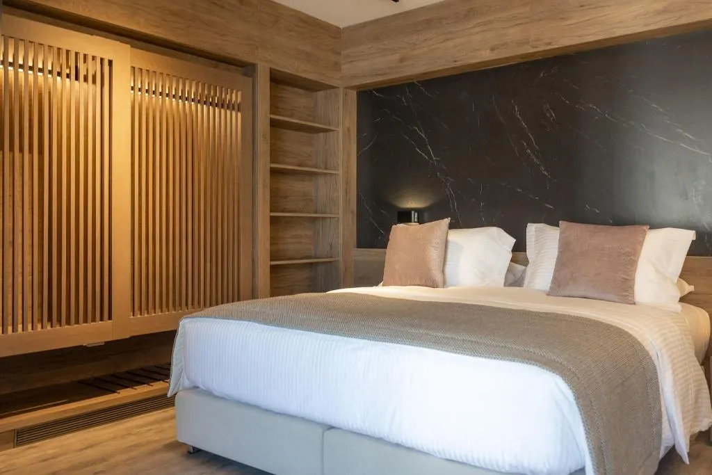 Room, Athens 507, Athens