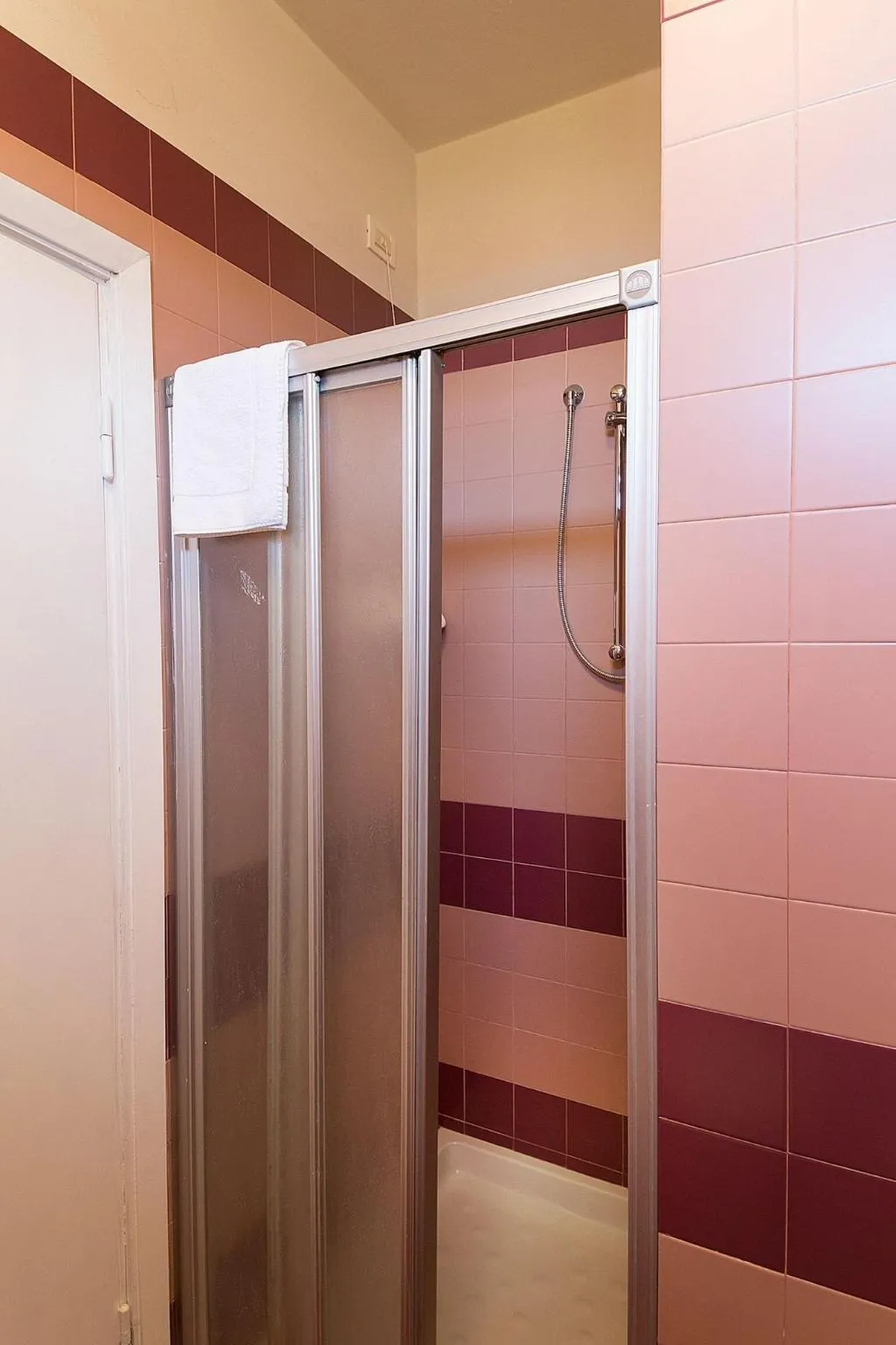 Room, Serenella, Milan