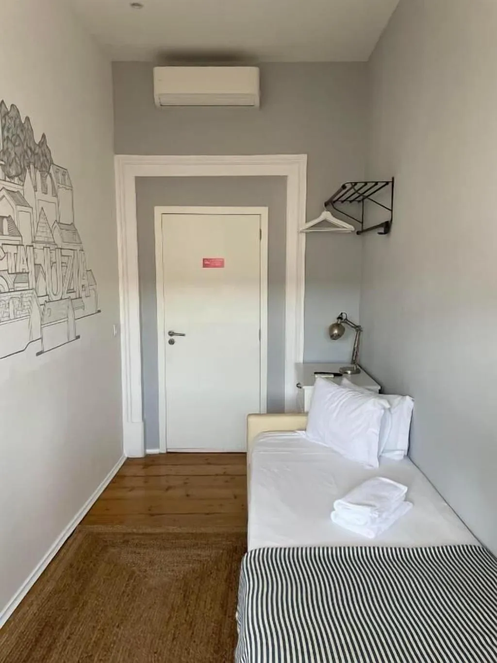 Room, Lisbon Check-In Guesthouse, Lisbon