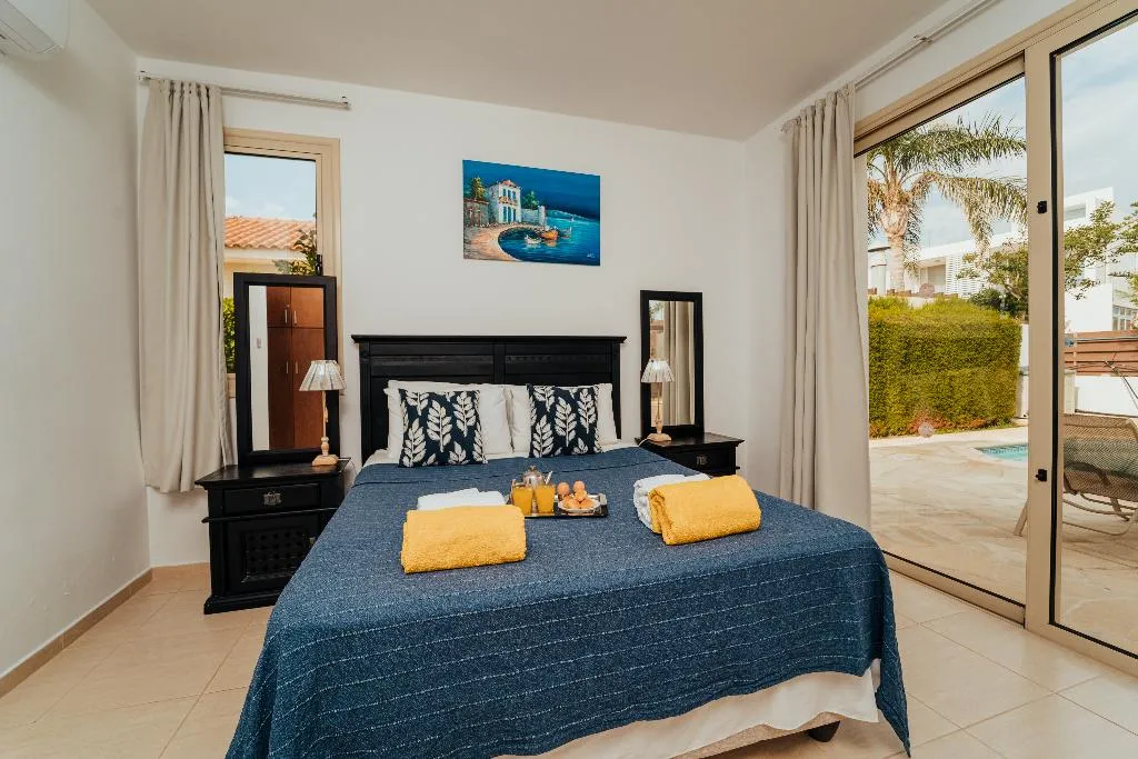 BUNGALOW THREE BEDROOMS WITH PRIVATE POOL Room, Sea Point Villas, Cyprus