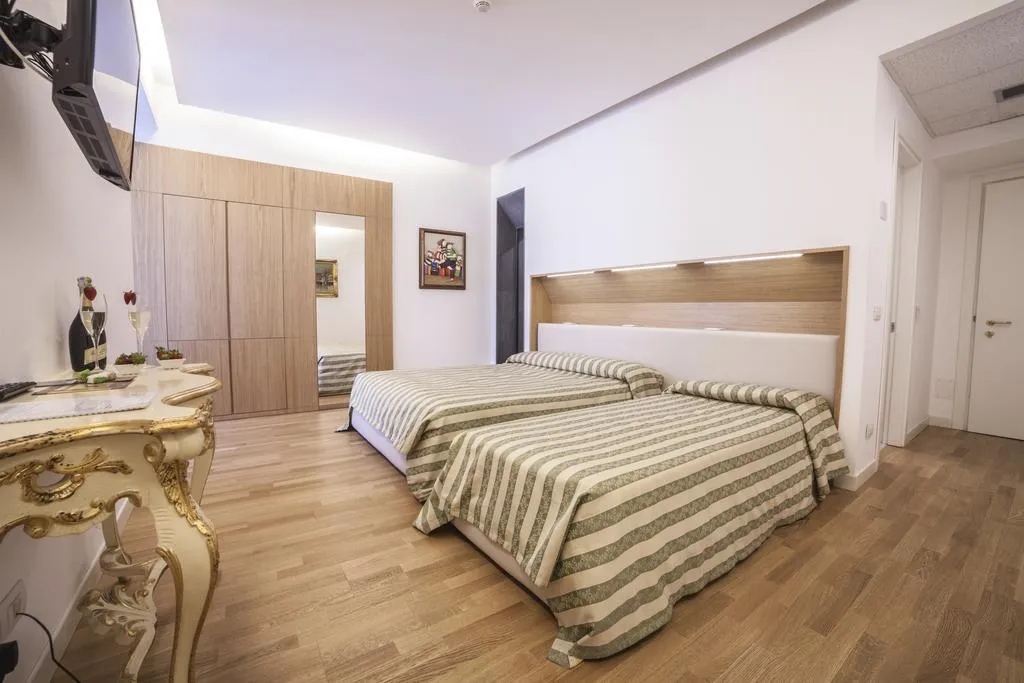 Double or Twin STANDARD Room, Hotel Royal, Catania