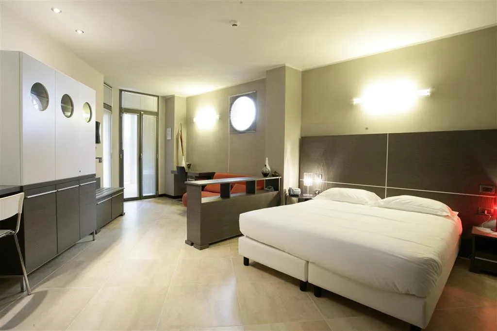 General view, Select Executive, Florence