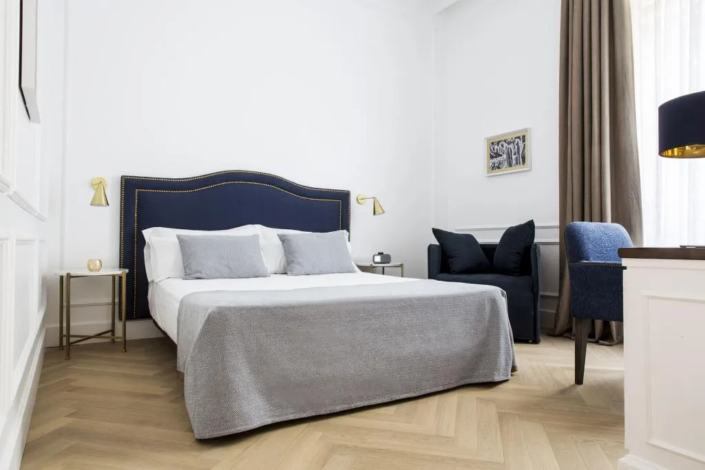 TRIPLE SUPERIOR WITH VIEWS Room, Midmost Barcelona, Barcelona