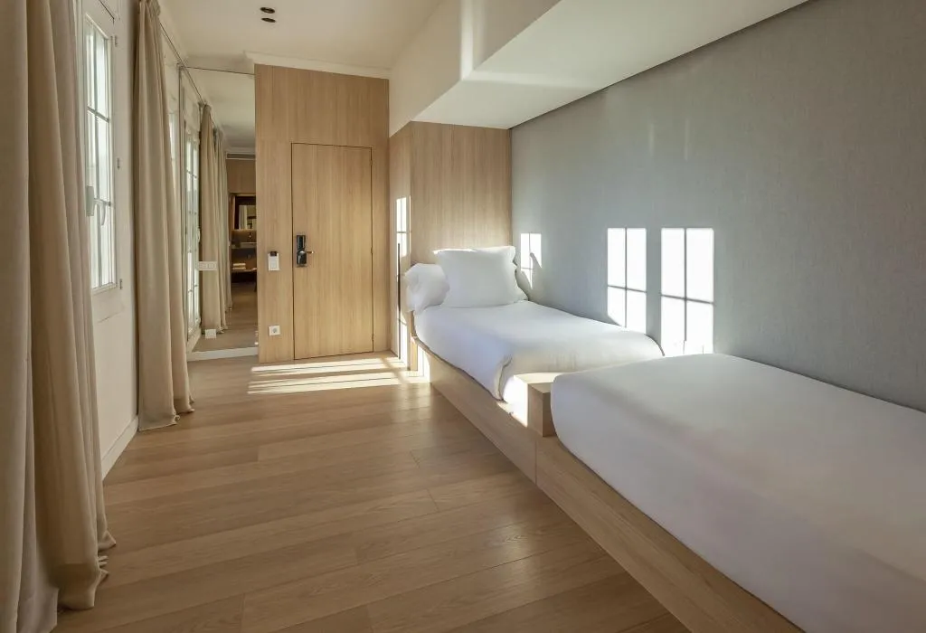 FAMILY ROOM THREE BEDS Room, Astoria, Barcelona