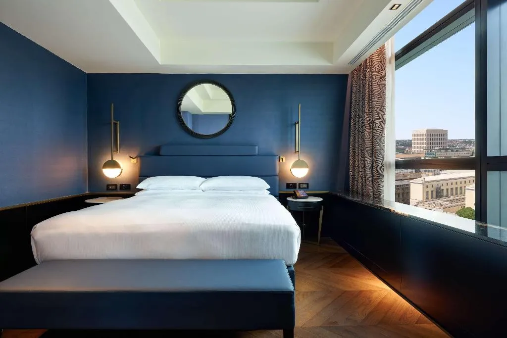 SUITE KING SIZE BED Room, Hilton Rome Eur La Lama, Rome