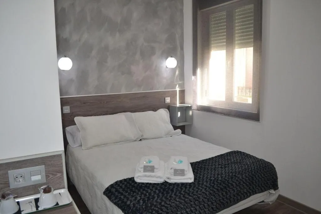 Room, Hostal Meyra, Madrid
