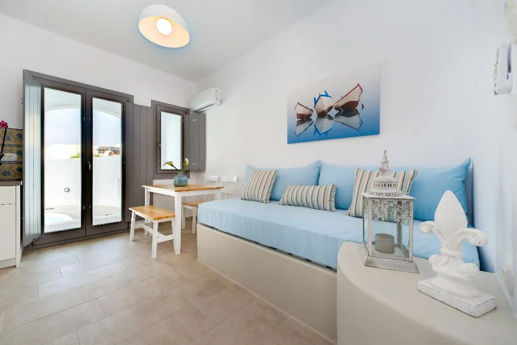 SUITE WITH PRIVATE POOL Room, White Harmony Suites, Santorini