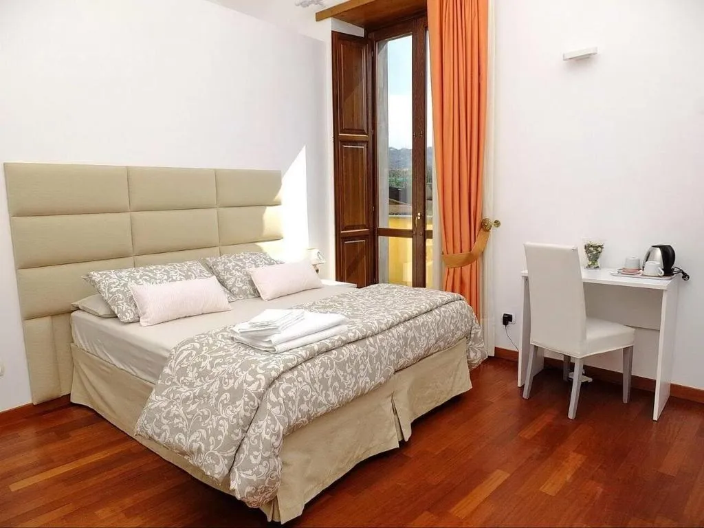 Room, B B Villa Elisa, Naples