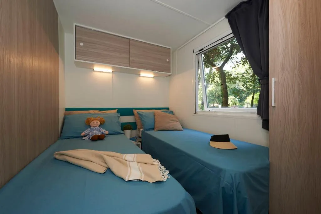 MOBILE HOME CAPACITY 5 Room, Baia Domizia Camping Village, Naples