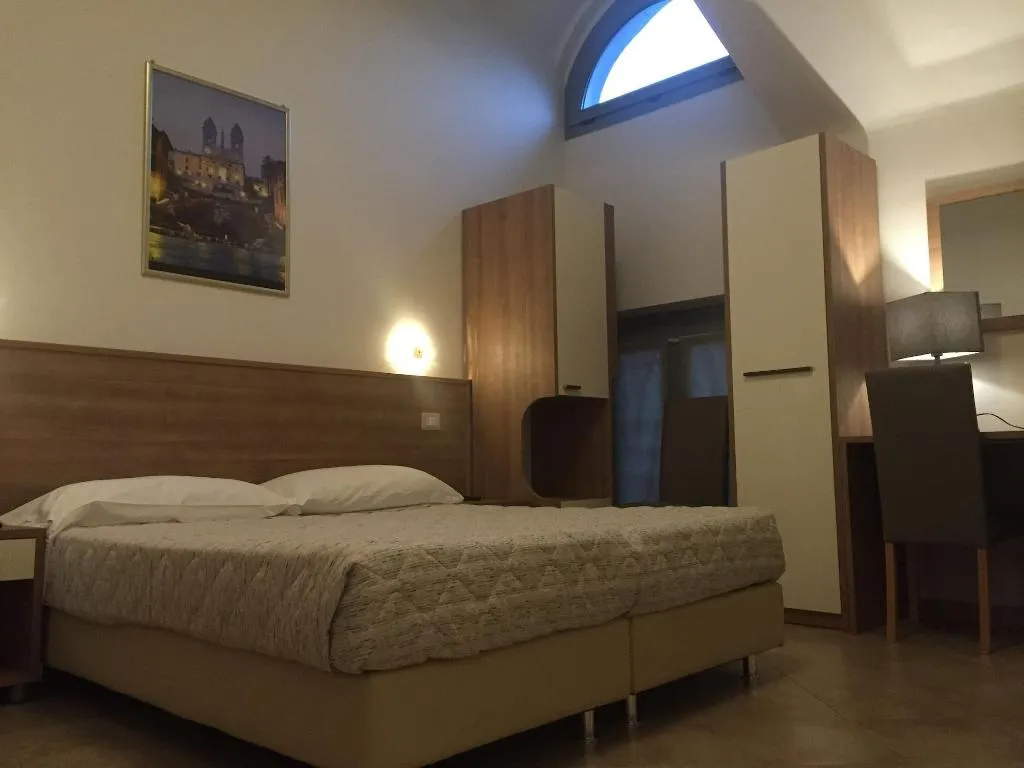 Room, Hotel Montecarlo, Milan