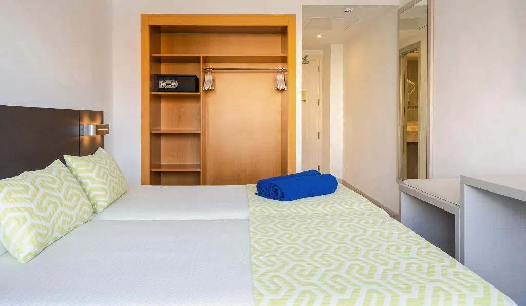 Room, Globales Torrenova Adults Only +16, Majorca