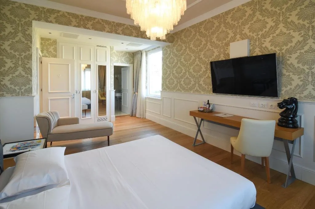 Room, Luxury Suite Milano Duomo, Milan