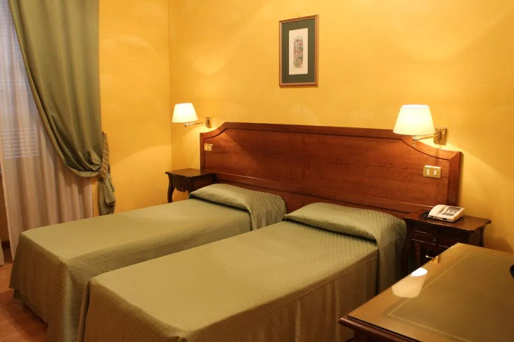 Double or Twin STANDARD Room, Fiori, Rome