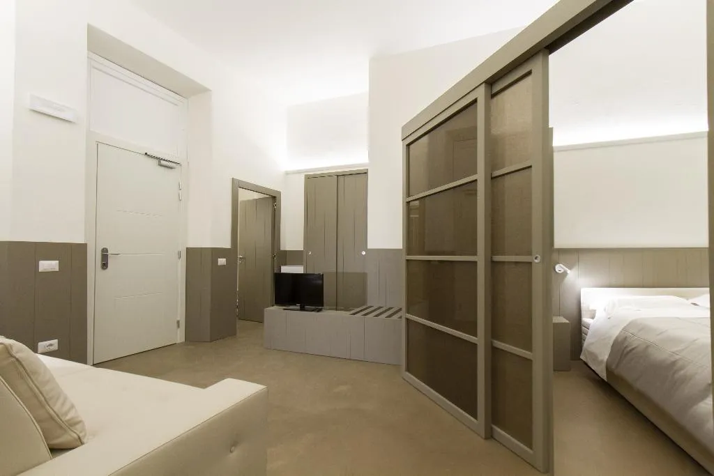 APARTMENT CAPACITY 6 TWO BEDROOMS Room, Palazzo dei Ciompi, Florence