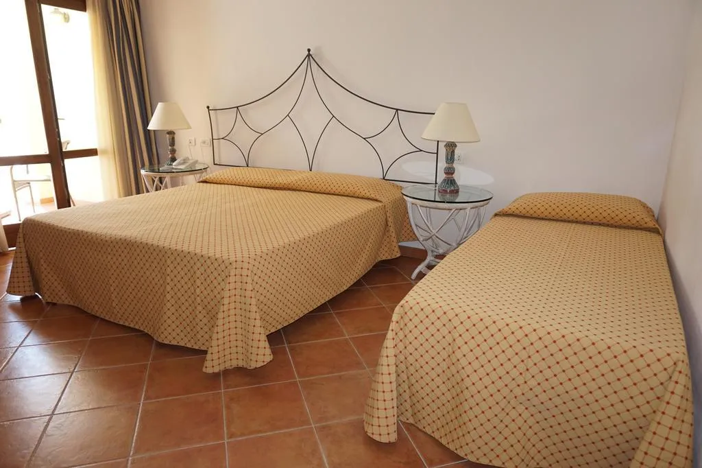 TRIPLE SUPERIOR Room, Monti di Mola, Olbia