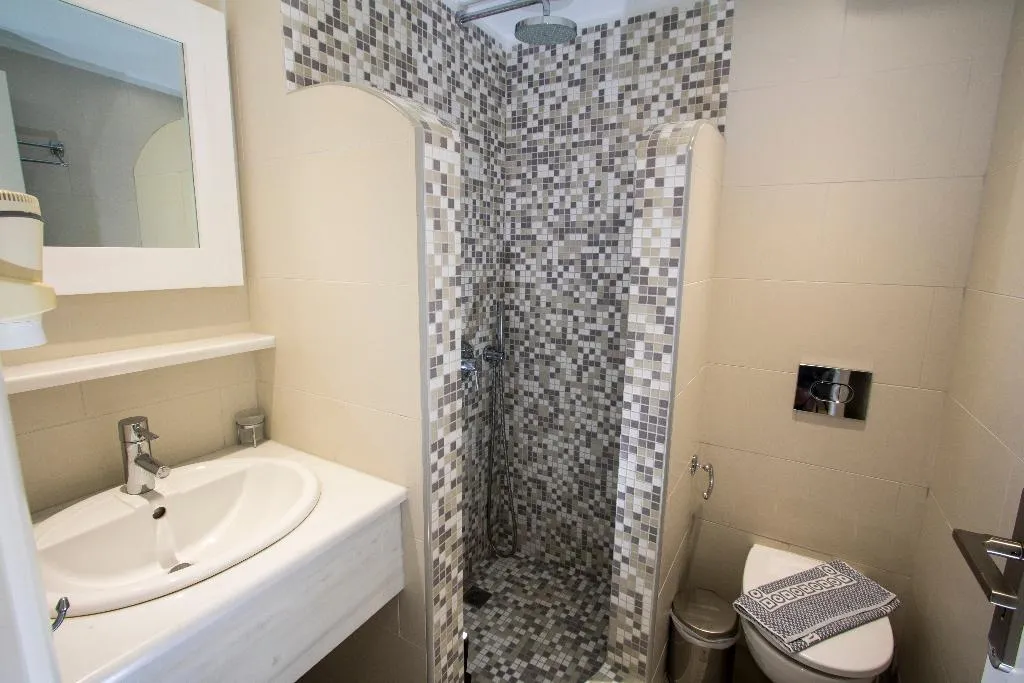 TRIPLE STANDARD Room, Andreas Aparthotel, Santorini