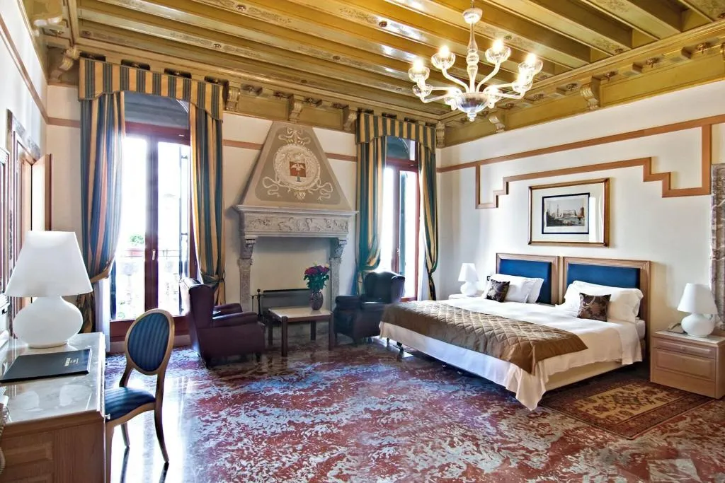 FAMILY ROOM WITH DOUBLE BED Room, Foscari Palace, Venice