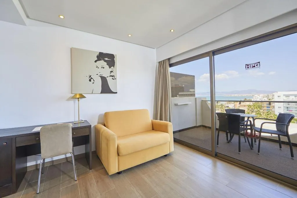 DOUBLE SUPERIOR WITH TERRACE Room, Playa Golf, Majorca