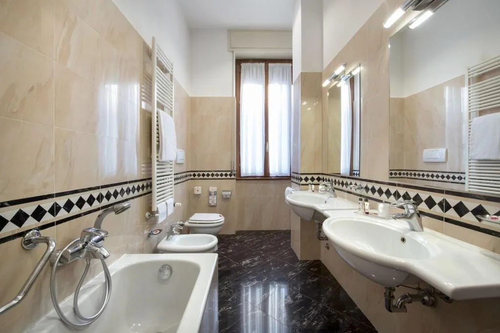 TRIPLE STANDARD Room, Lancaster Hotel, Milan