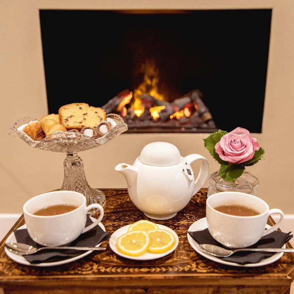 Bar, Caruso Place - Luxury Rooms & Suites, Naples